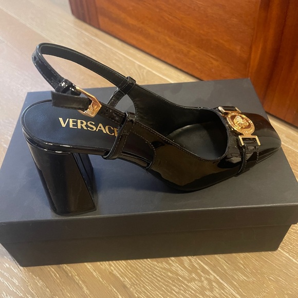 New Versace black heels 38 size - Picture 1 of 2